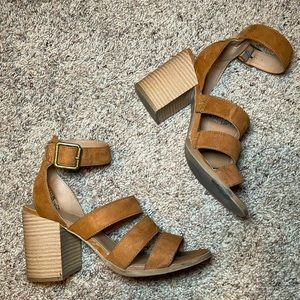 Universal Thread Women’s brown open toe high heeled sandals